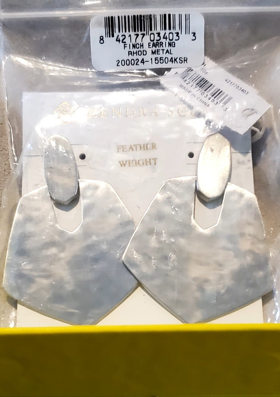 Kendra Scott "Finch" Hammered Earrings Nwt - Picture 6 of 9